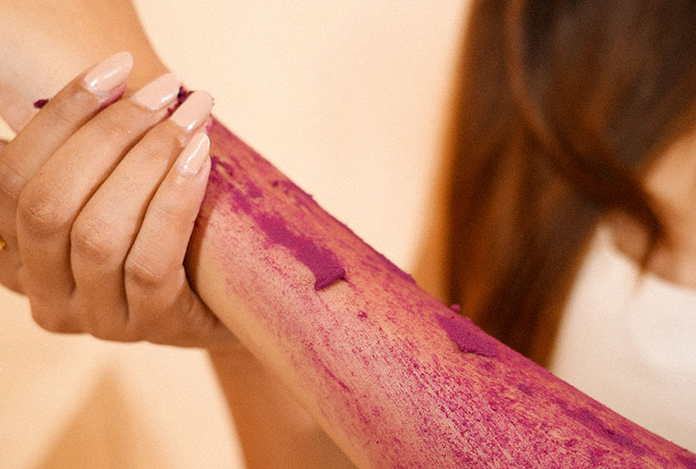 Hand applying pink powder dor radiant skin image on padma home page